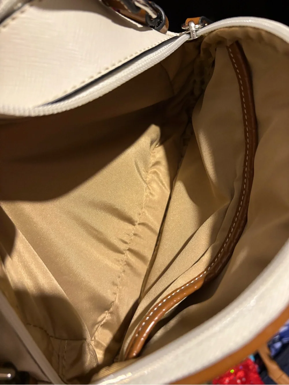 Gianni Bernini Stylish Crossbody Cream & Light Brown w/ Embossing Camera Bag - Picture 10 of 12